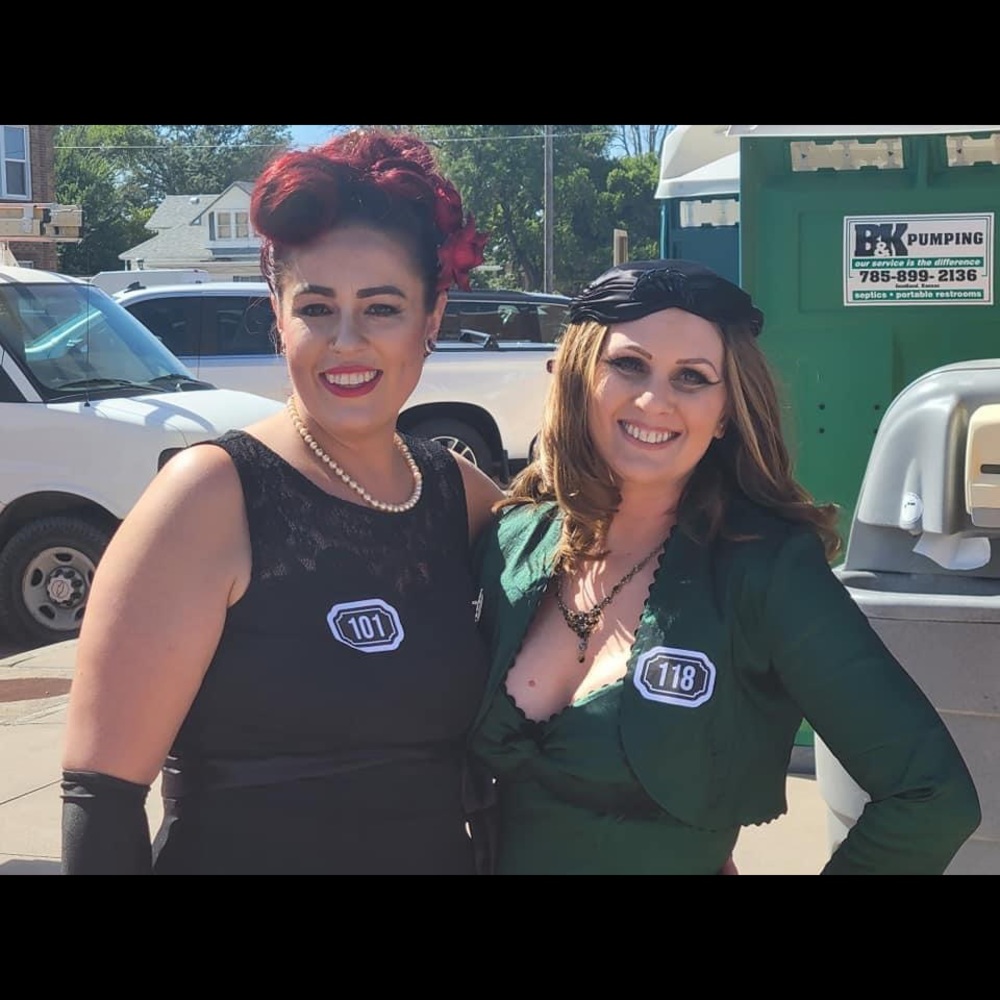 Green taffeta pinup dress with bordello jacket - Picture 5 of 6